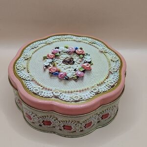 Avon Valentine's Day Tin 1981 Floral Gift for Her Collectible Avon Tin